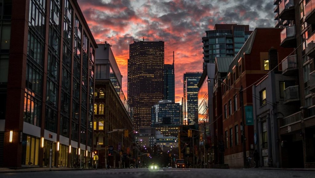 ساعة الصفر: أمريكا تُطلق “حرب اقتصادية ضخمة” ضد إيران!